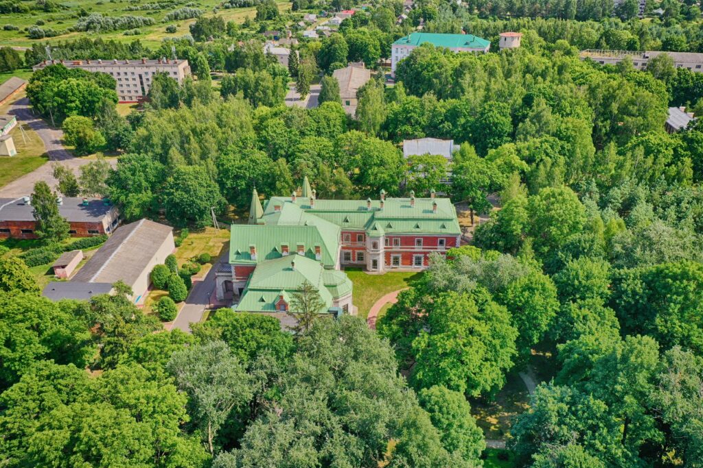 Козелл Поклевских в Красном Береге вид с воздуха DJI 1930 HDR 51321685012 1024x683